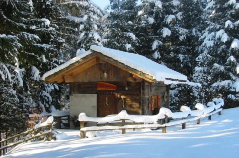 Hütte im Winter